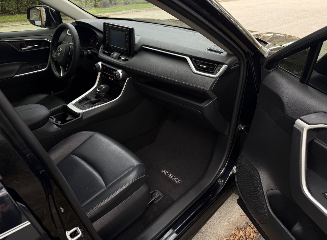 RAV4 XLE PREMIUM  photo 8