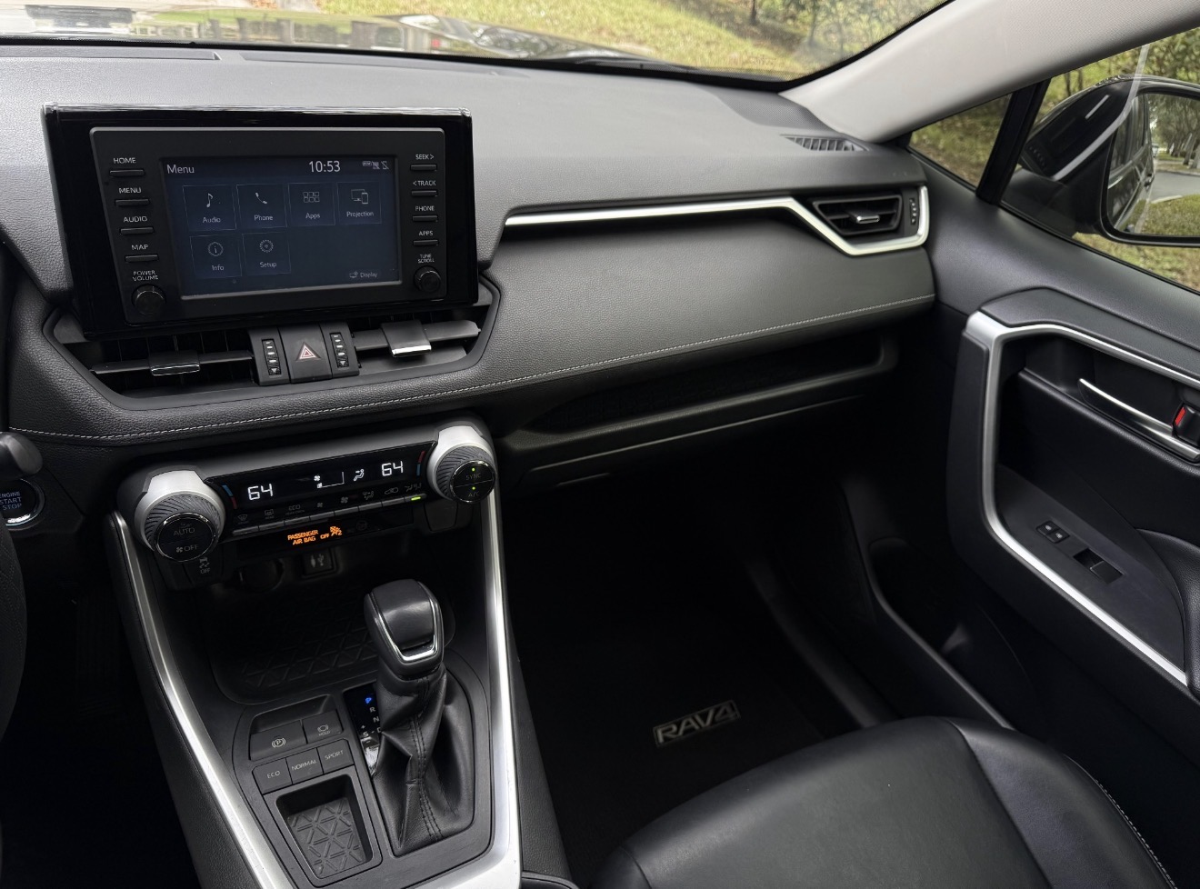 RAV4 XLE PREMIUM  photo 2