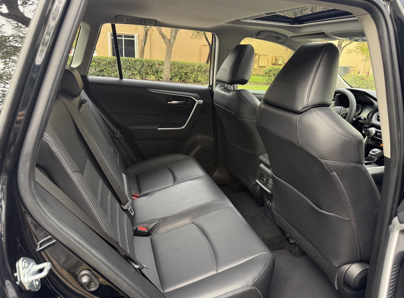 RAV4 XLE PREMIUM  photo 10