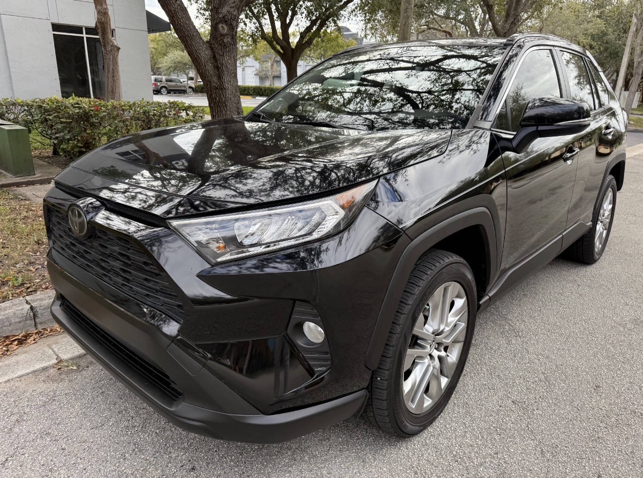 RAV4 XLE PREMIUM  photo 3