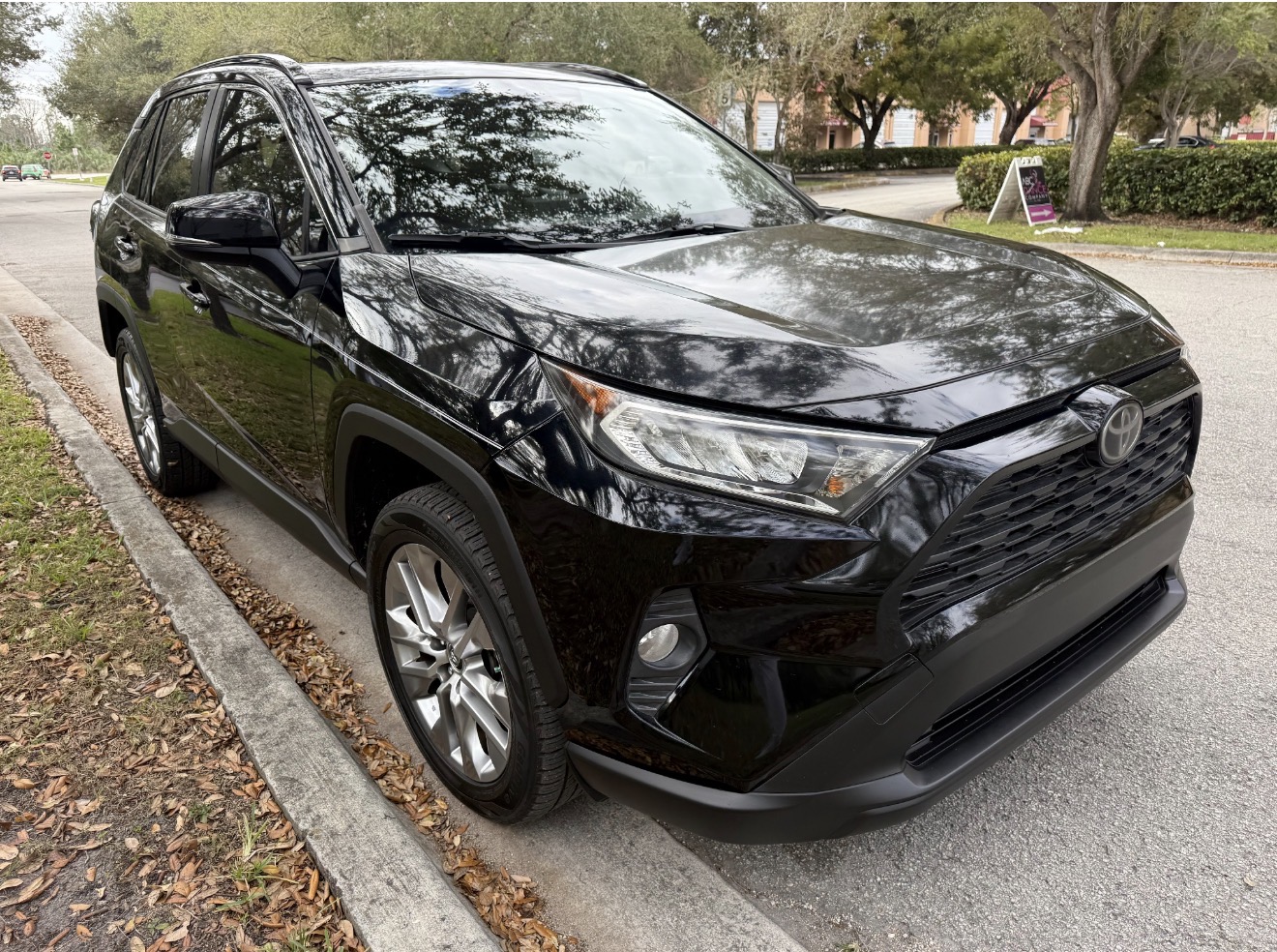 RAV4 XLE PREMIUM  photo 1