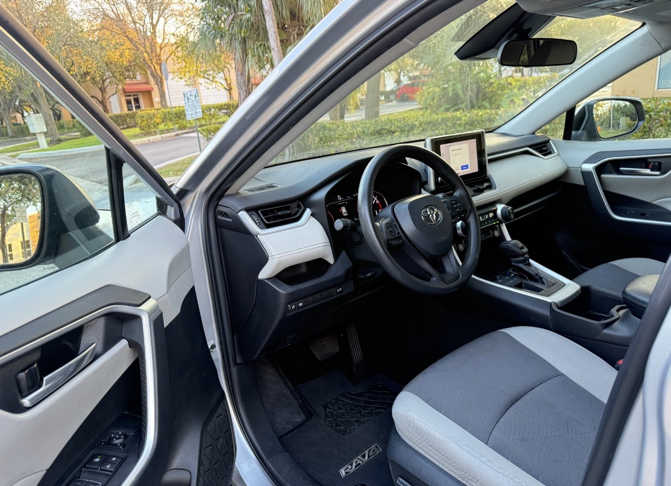 RAV4 XLE PLUS  photo 7