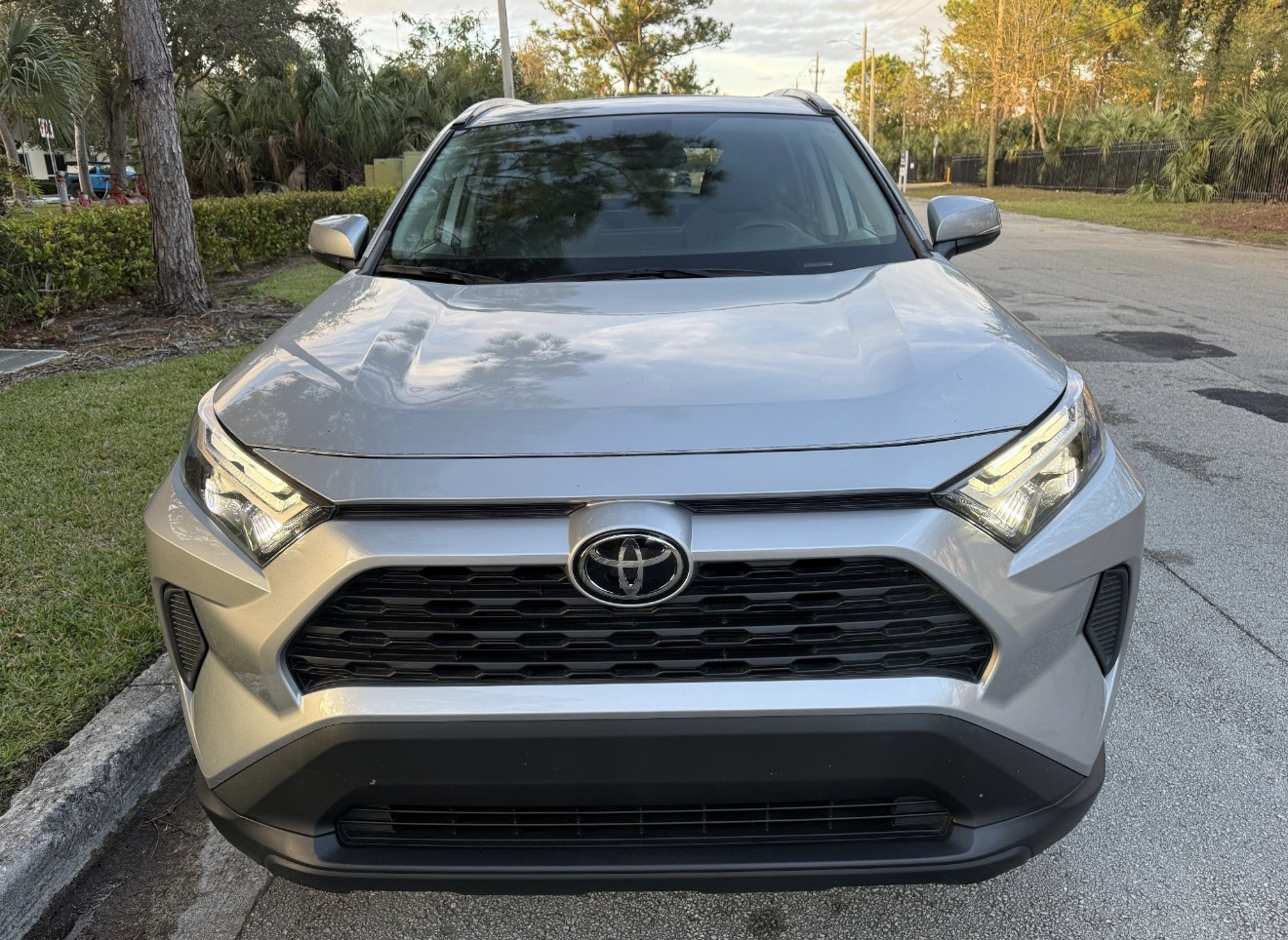 RAV4 XLE PLUS  photo 3
