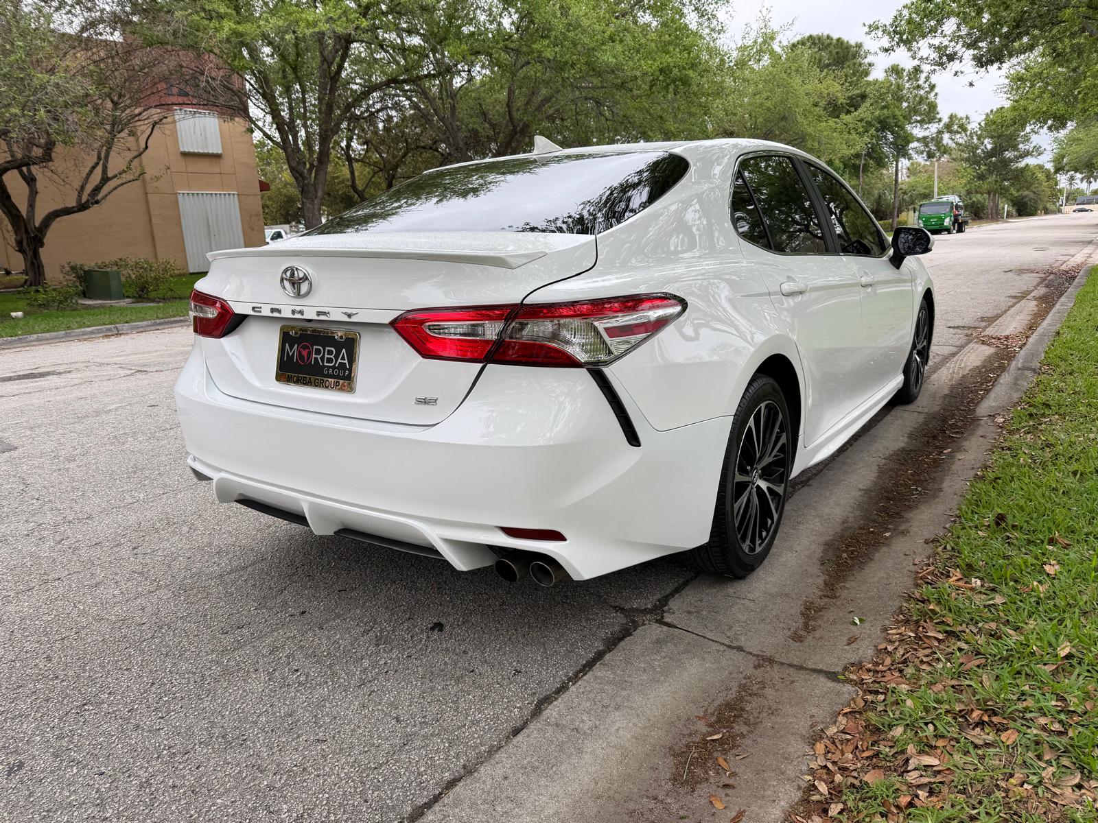 Camry SE photo 8