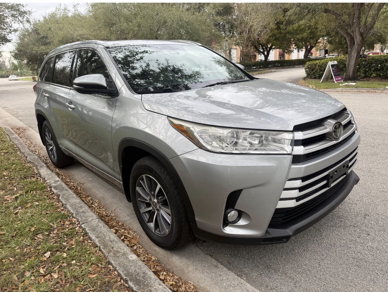 Highlander XLE AWD  photo 1