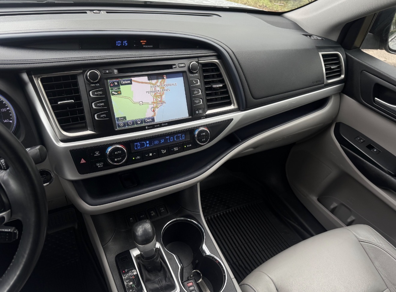 Highlander XLE AWD  photo 2