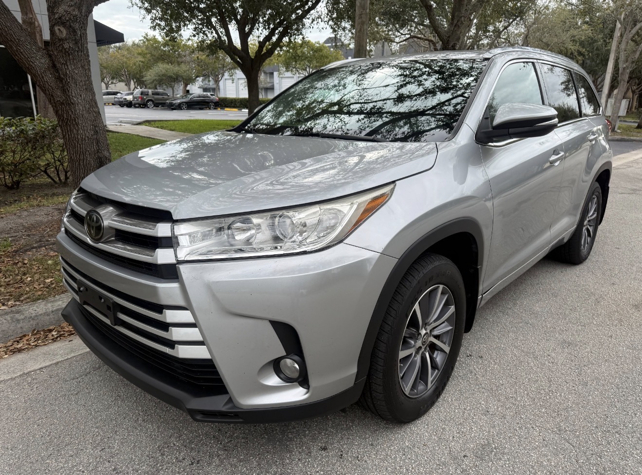 Highlander XLE AWD  photo 3