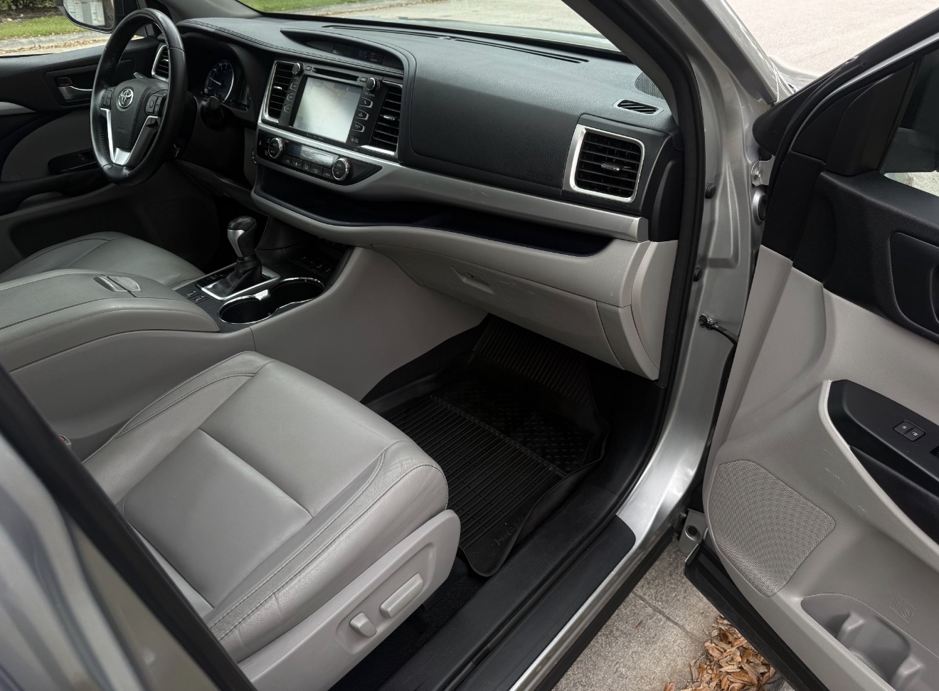 Highlander XLE AWD  photo 6