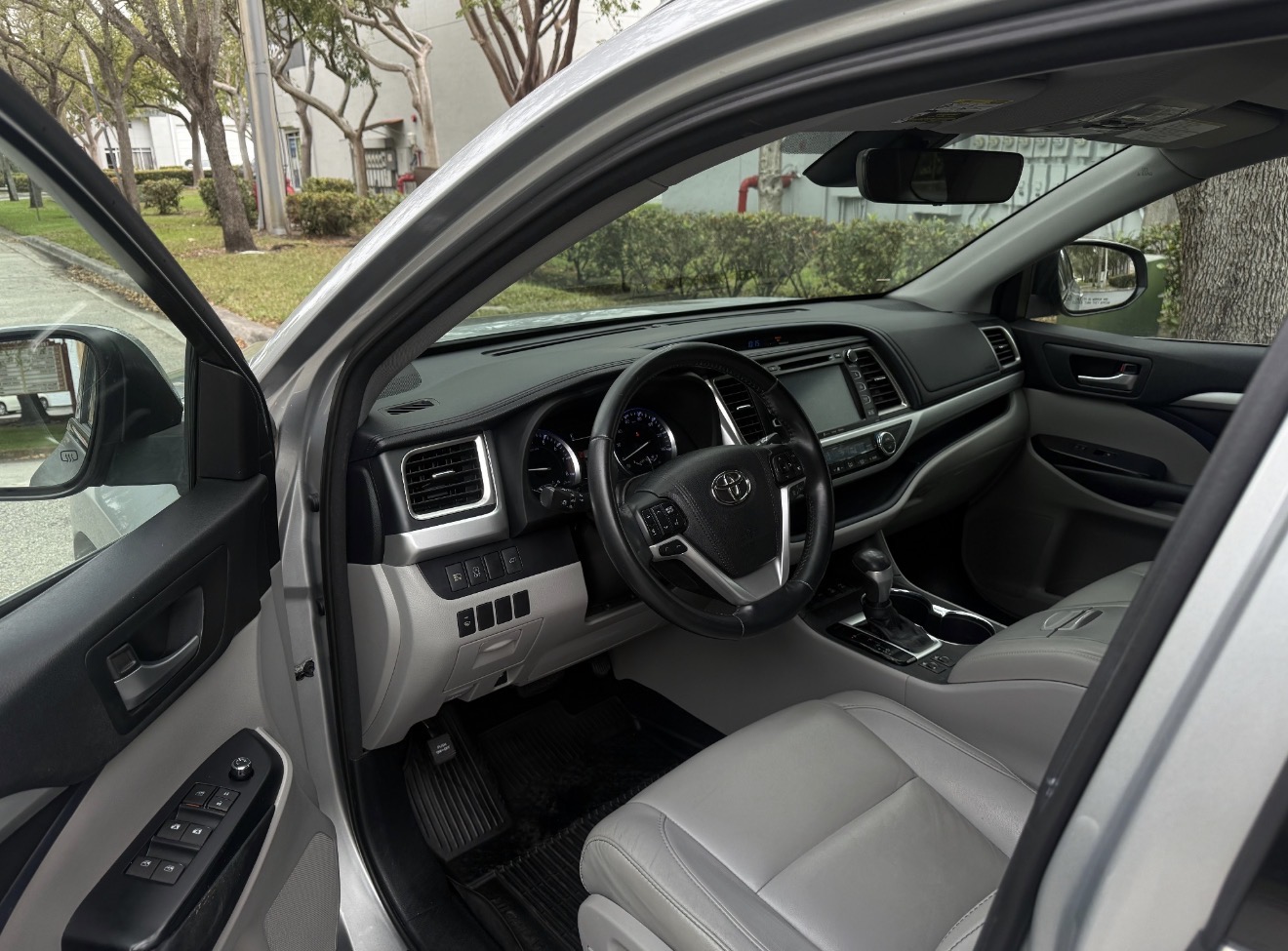 Highlander XLE AWD  photo 10