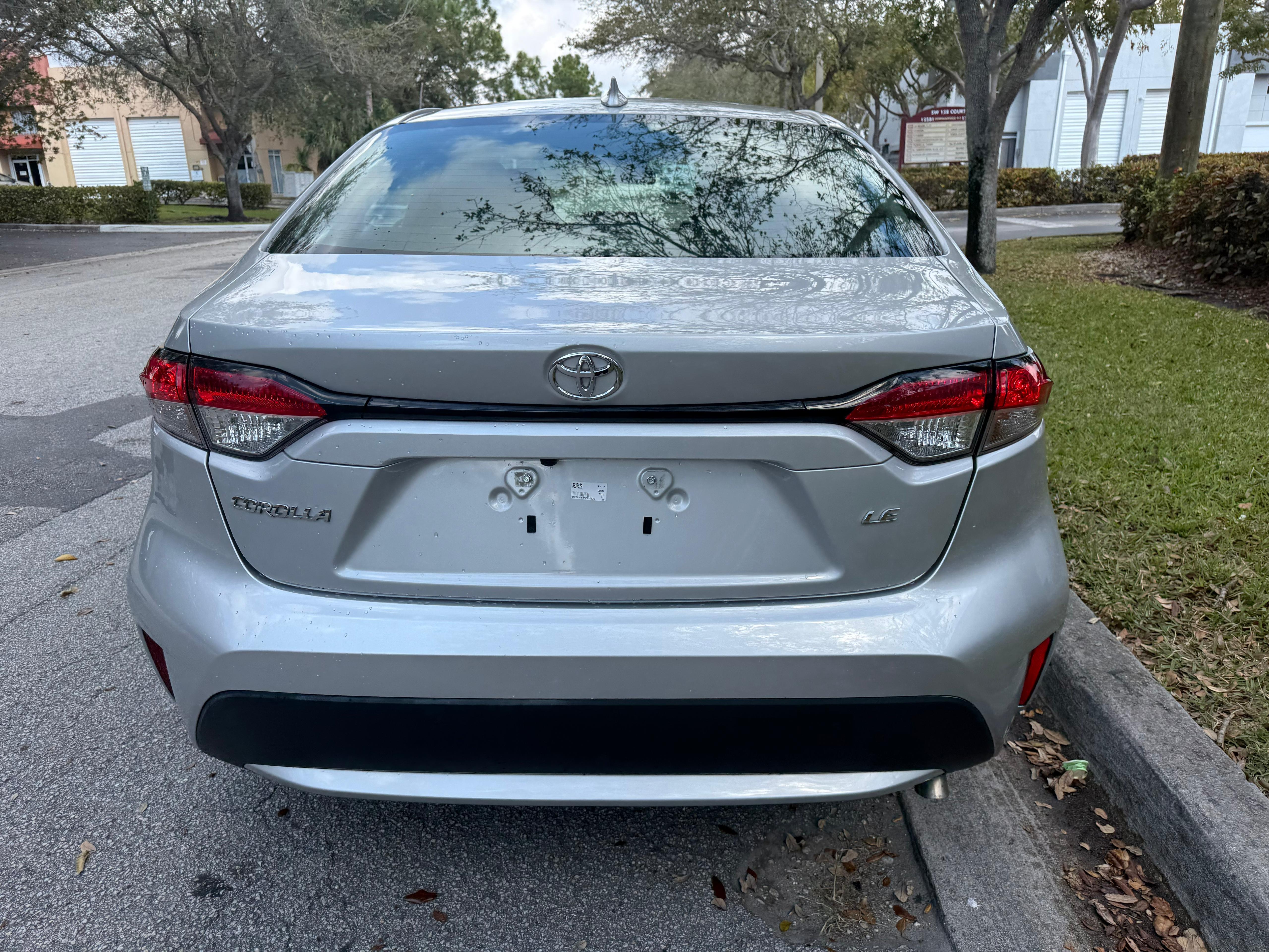 Corolla LE photo 9