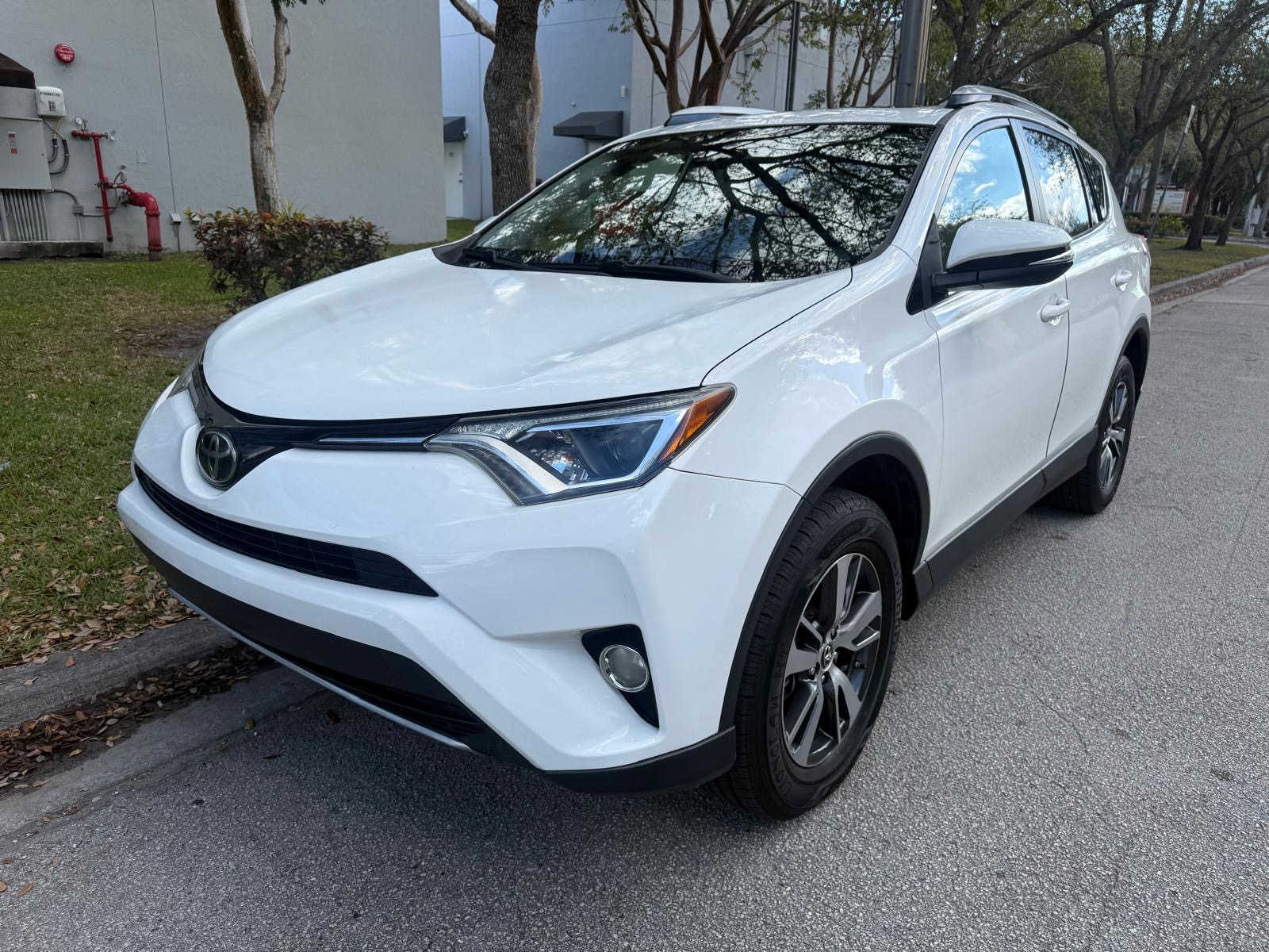 RAV4 XLE photo 2