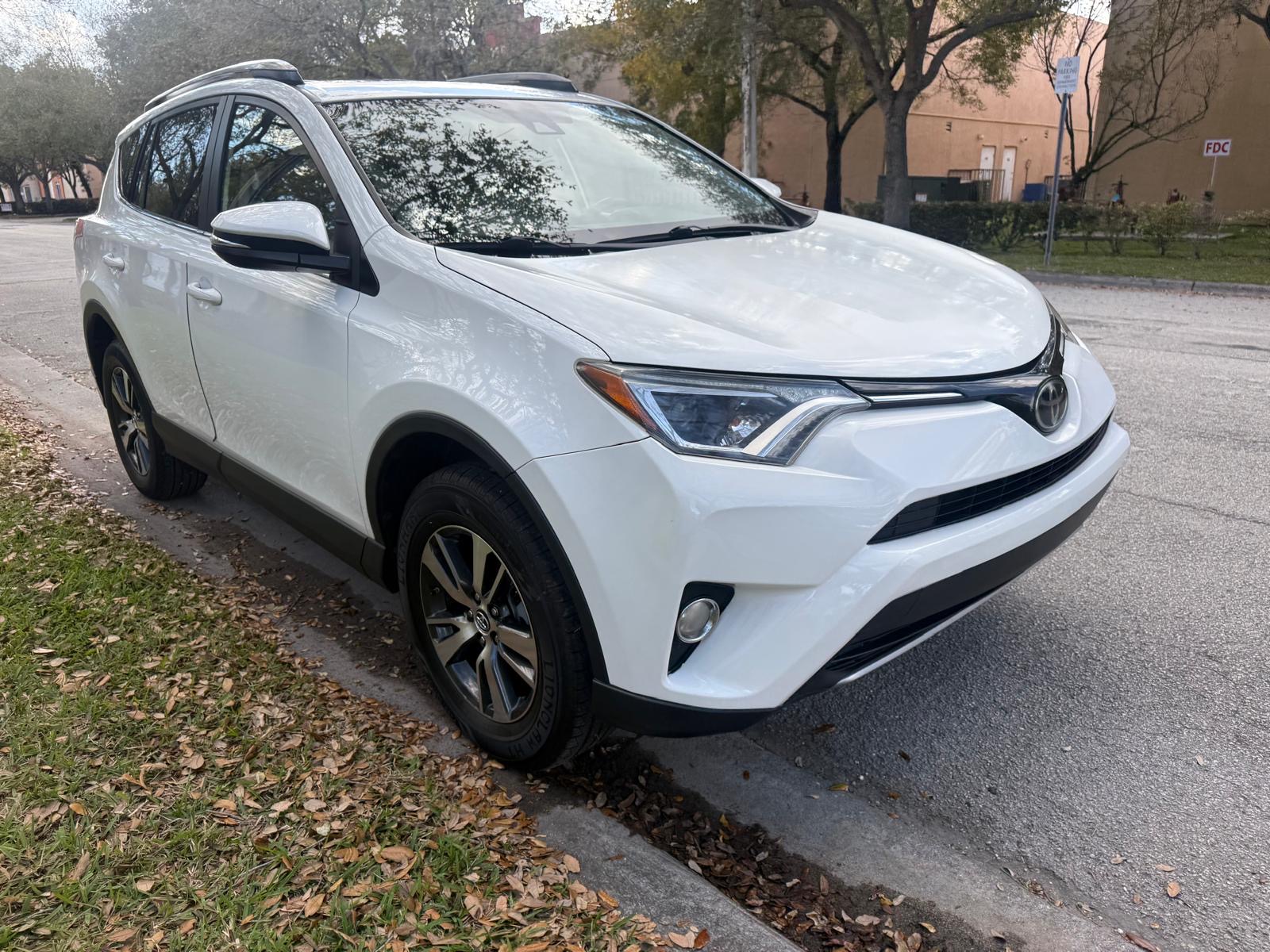 RAV4 XLE photo 3
