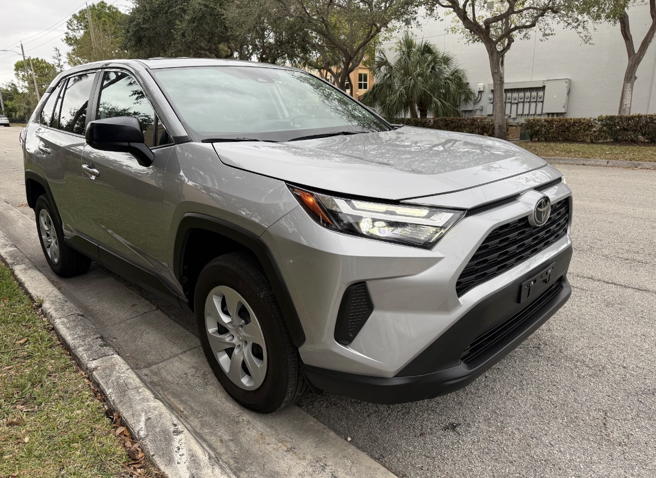 RAV4 AWD 4x4  photo 2