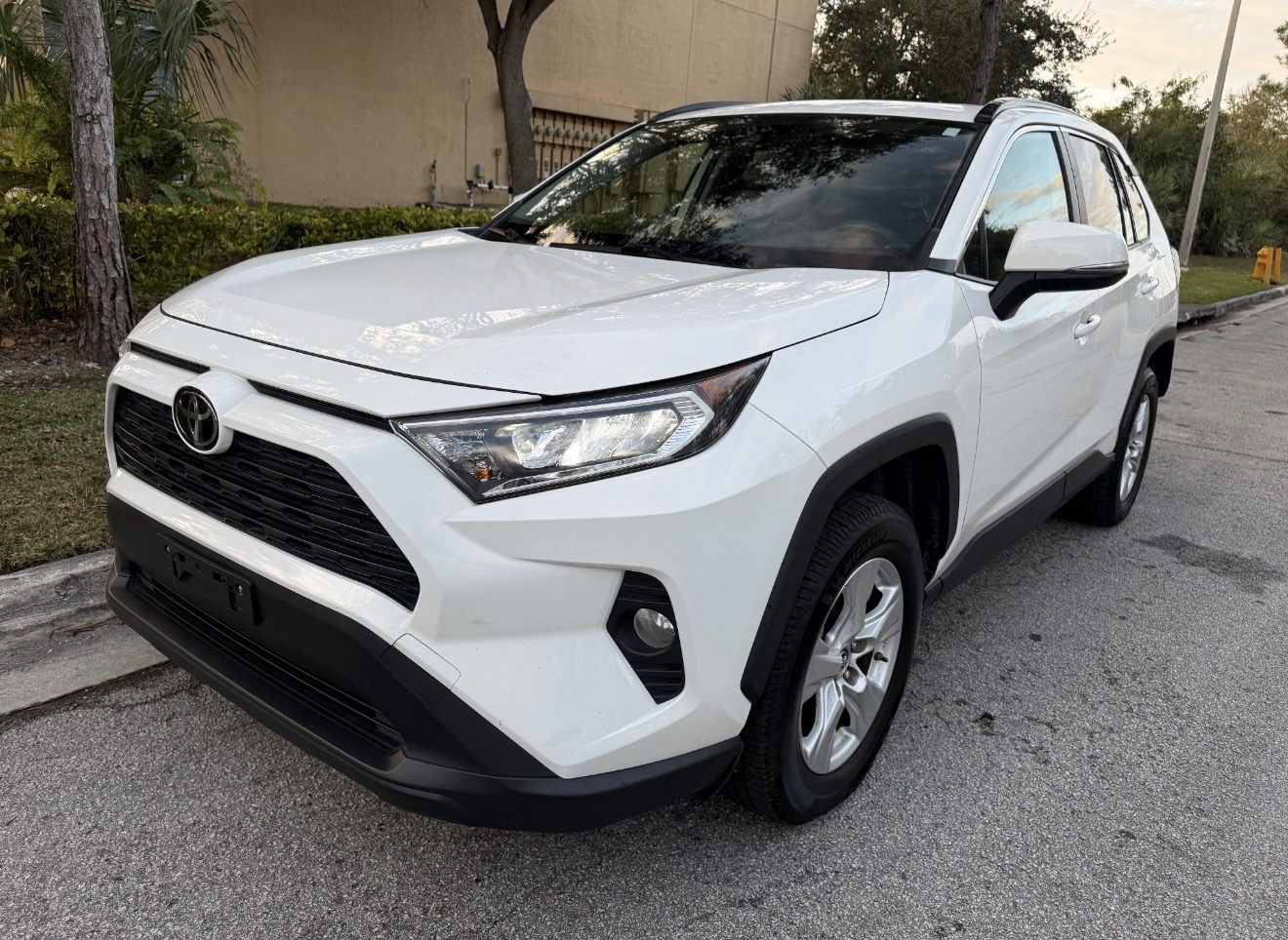 RAV4 XLE  photo 4