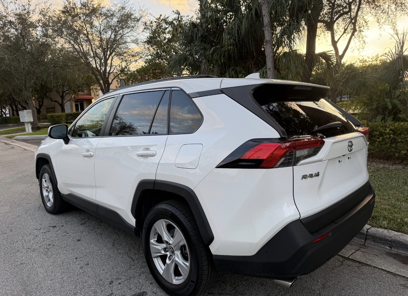 RAV4 XLE  photo 5