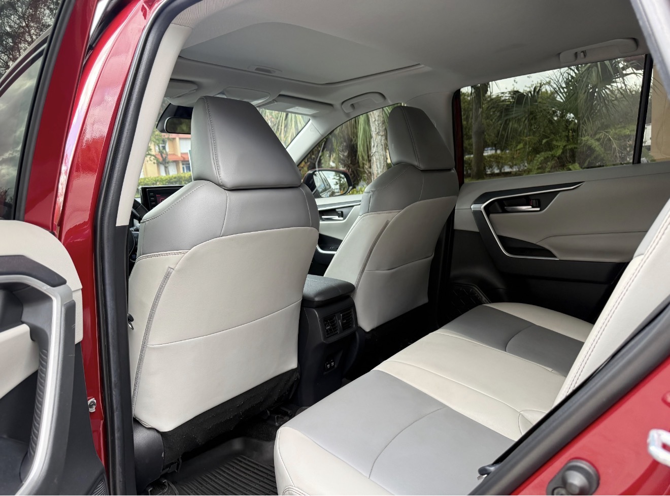 RAV4 XLE PREMIUM  photo 10