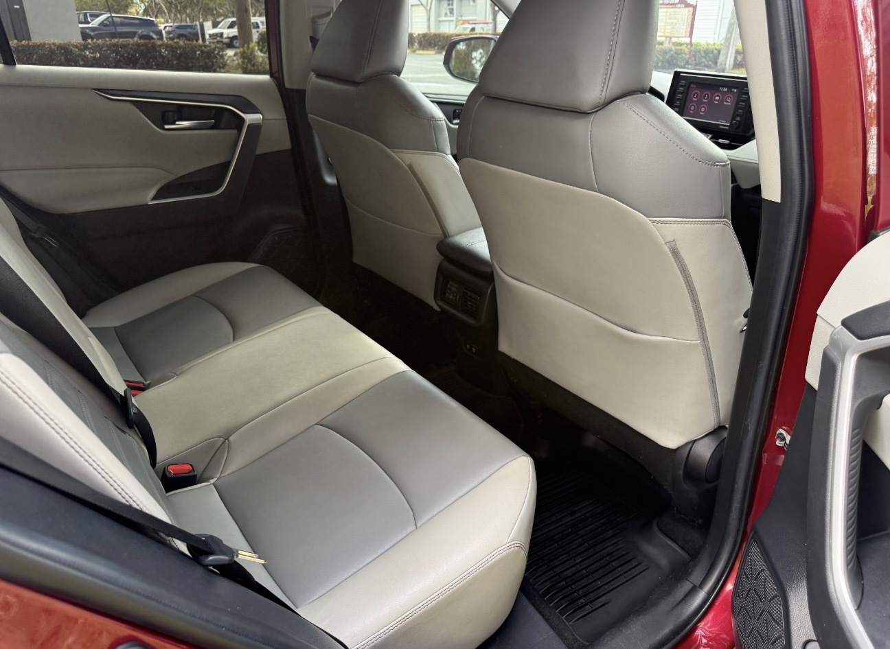 RAV4 XLE PREMIUM  photo 8