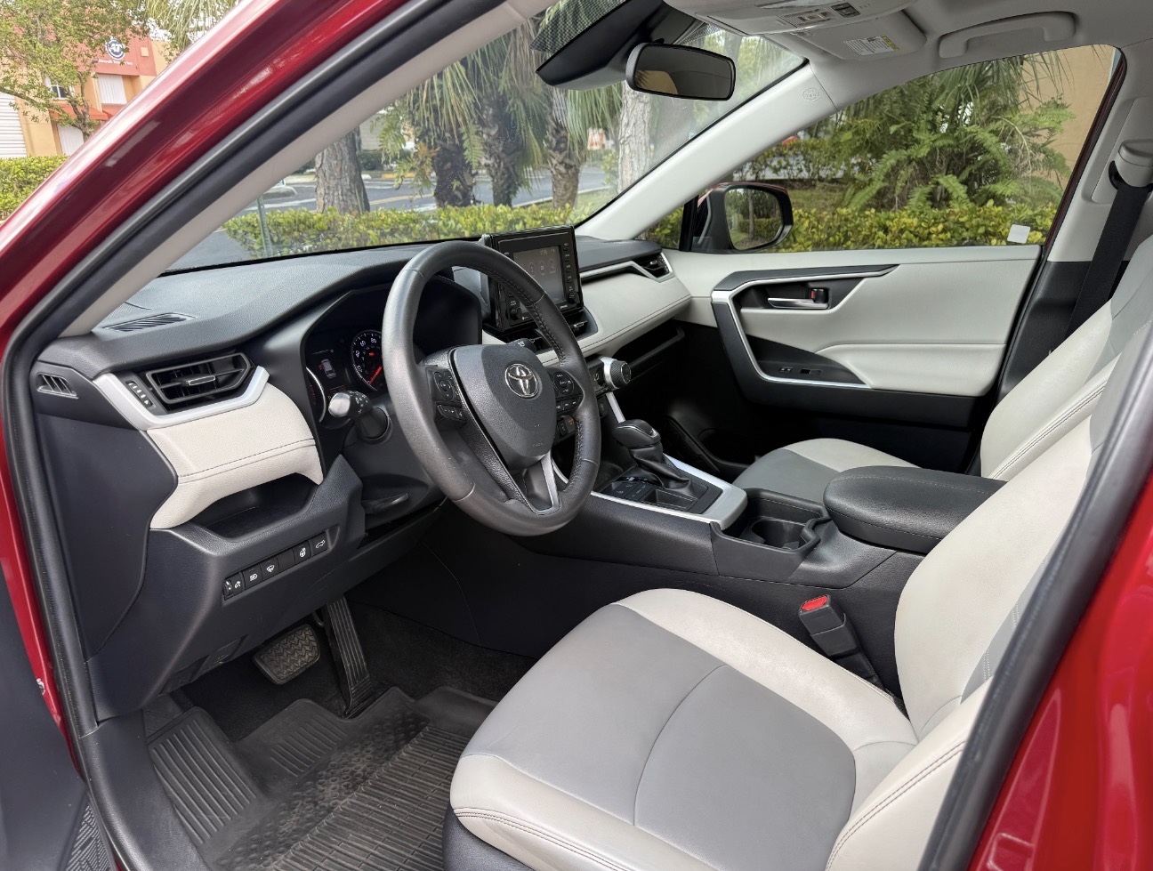 RAV4 XLE PREMIUM  photo 9