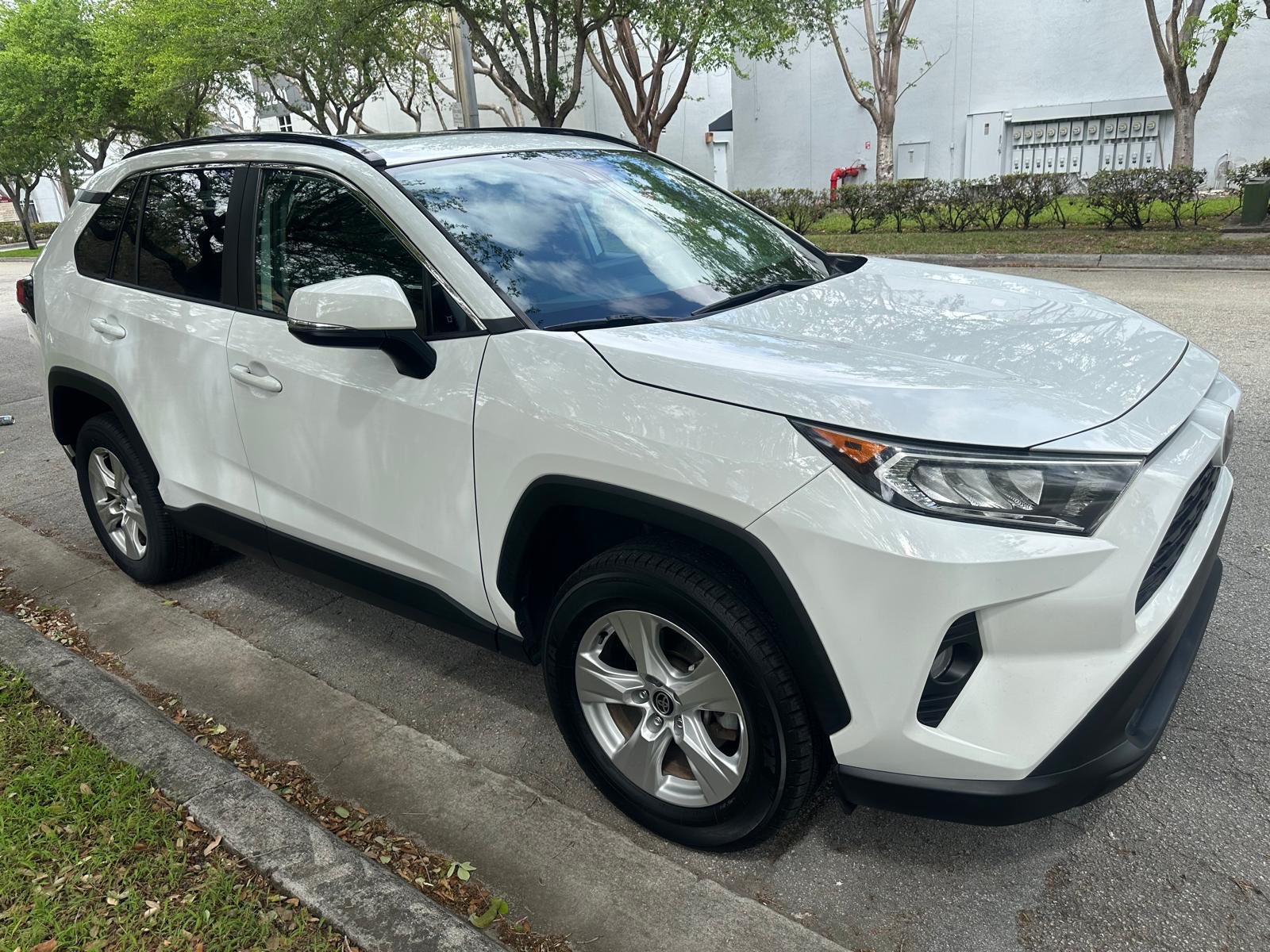 RAV4 XLE photo 1
