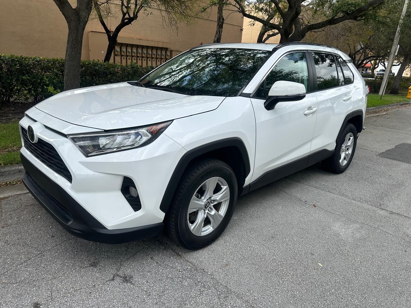 RAV4 XLE photo 2